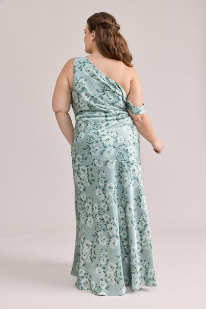 Model: Tegan; Color: Sage Blossom