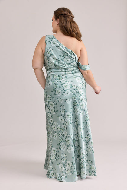 Model: Tegan; Color: Sage Blossom