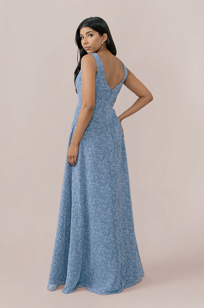 Model: Jacinth; Size: 4; Color: Dusty Blue Posey