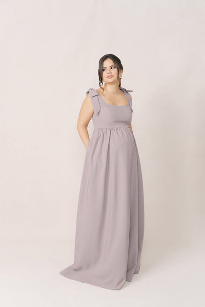 Model: Barbara; Size: 14; Color: Taupe