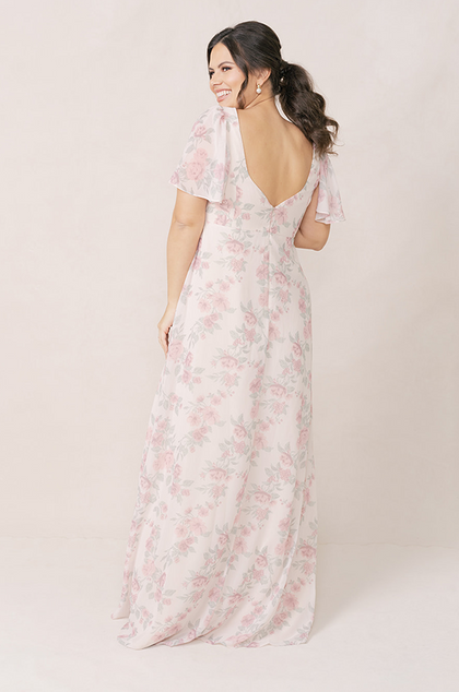 Model: Barbara; Size: 14; Color: Blushing Bride Bouquet