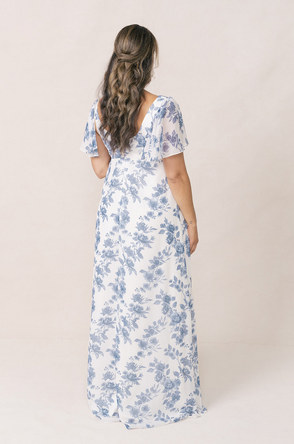 Model: Mercedes; Size: 8; Color: Dusty Blue Bouquet