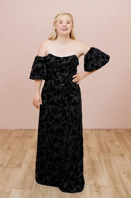 Model: Grace; Size: 4P; Color: Black. Bubble Sleeves sold separately.