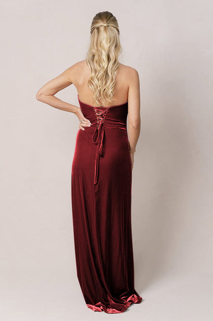 Model: Britt; Size: 4; Color: Romantic Rose