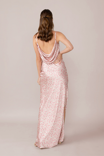 Model: Lindsey; Size: 4; Color: Blushing Bride Posey