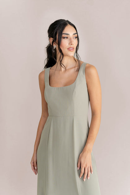 Model: Saije; Size: 4; Color: Silver Sage