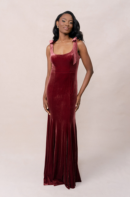 Model: April; Size: 4; Color: Romantic Rose