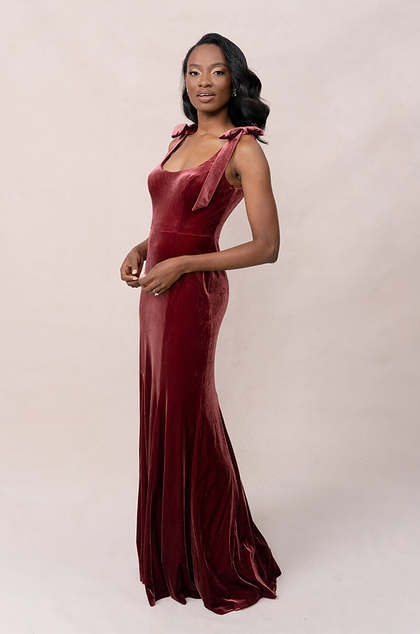 Model: April; Size: 4; Color: Romantic Rose