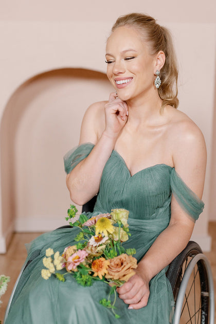 Model: Alexandria; Size: 4; Color: Rosemary