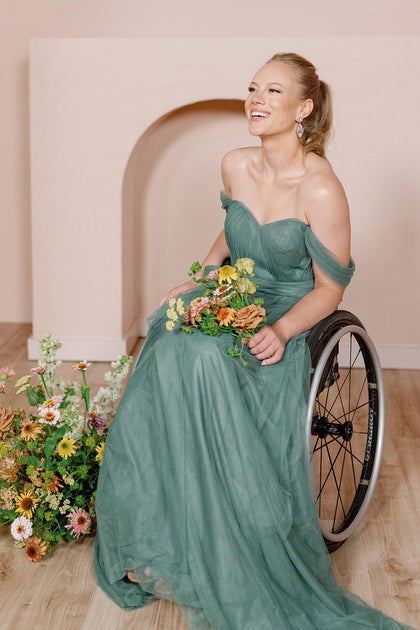 Model: Alexandria; Size: 4; Color: Rosemary