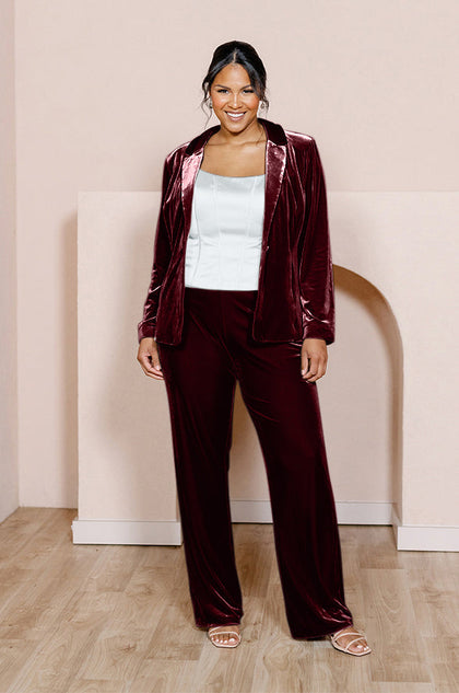 Model: Charisse; Size: 16; Color: Silver Sage