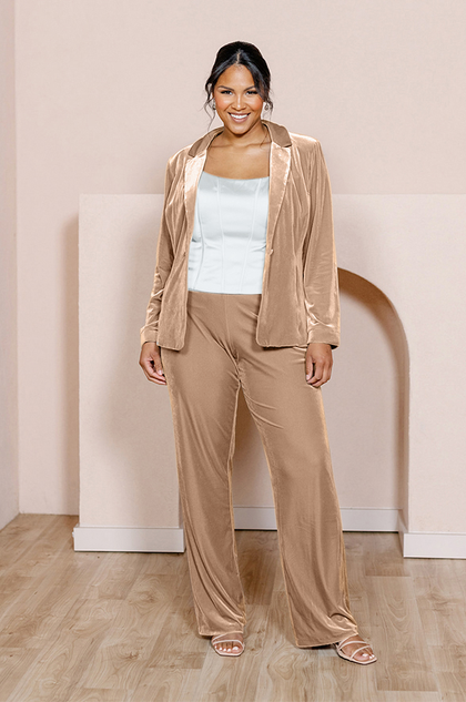 Model: Charisse; Size: 16