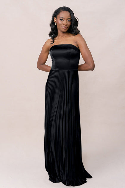 Model: April; Size: 4; Color: Black