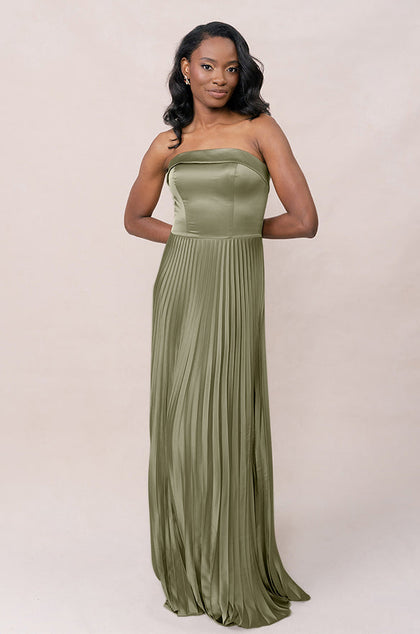 Model: April; Size: 4; Color: Moss