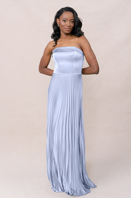 Model: April; Size: 4; Color: Periwinkle