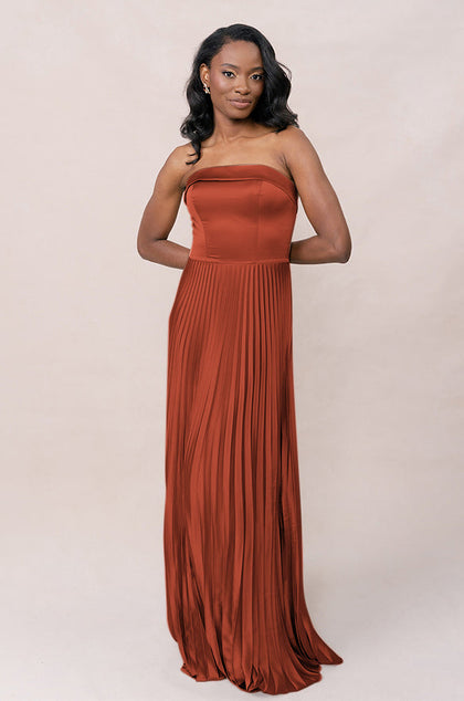 Model: April; Size: 4; Color: Rust