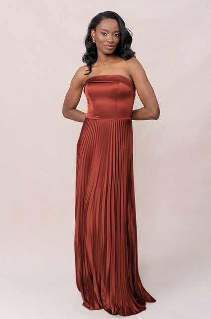 Model: April; Size: 4; Color: Terracotta Rust