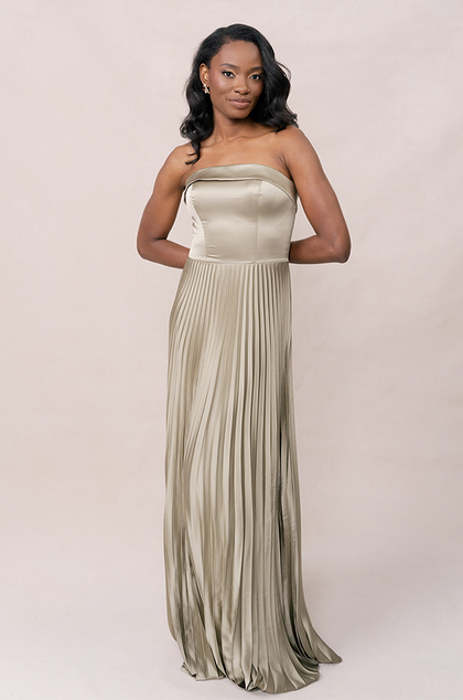 Model: April; Size: 4; Color: Silver Sage