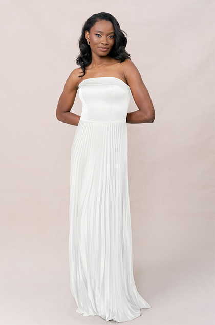 Model: April; Size: 4; Color: White Pearl
