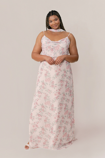 Model: Ashtyn; Size: 24 Tall; Color: Blushing Bride Bouquet