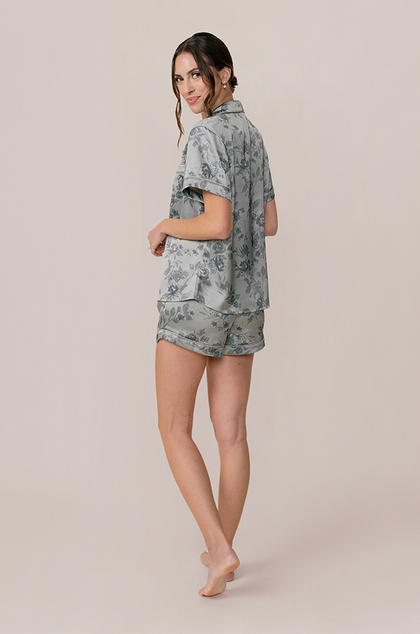Model: Lindsey; Size: S; Color: Sage Bouquet