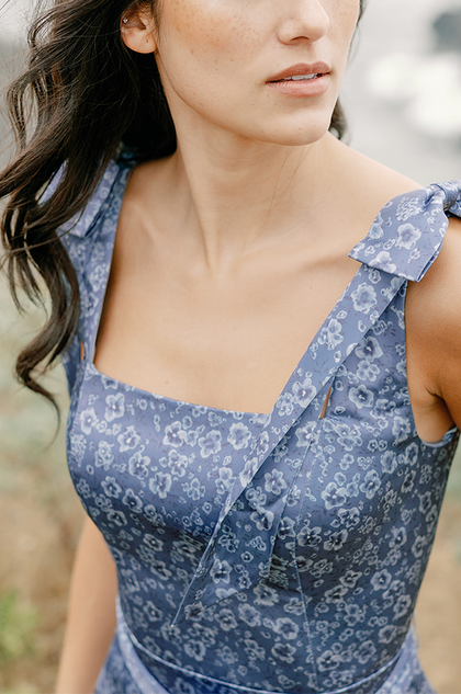 Model: Saije; Size: 4; Color: Dusty Blue Posey