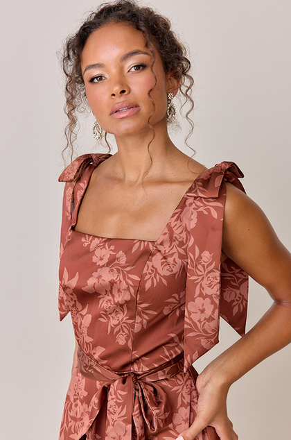 Model: Erica; Size: 4; Color: Rust Bouquet