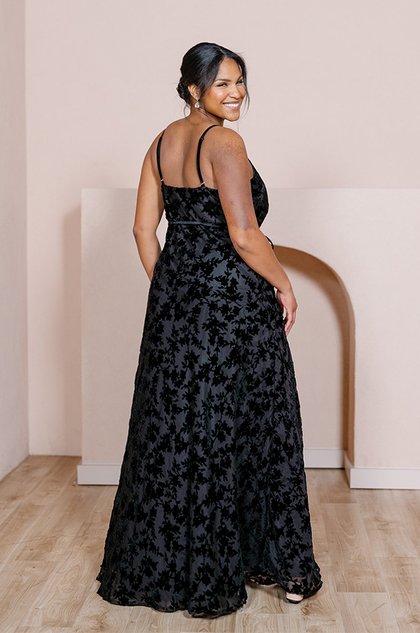 Model: Charisse; Size: 16; Color: Black
