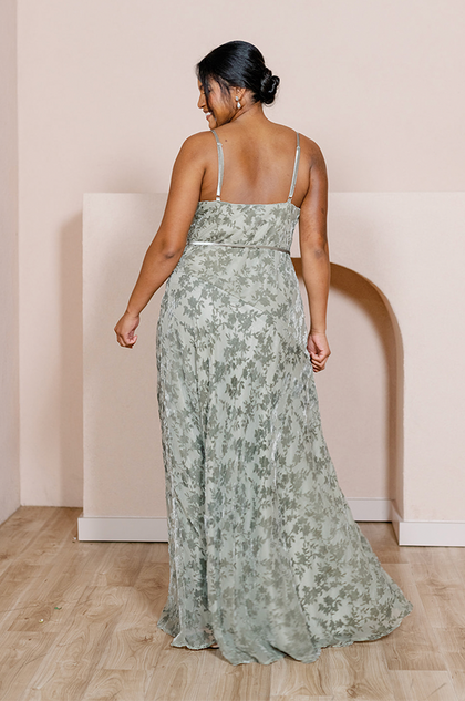 Model: Charisse; Size: XL