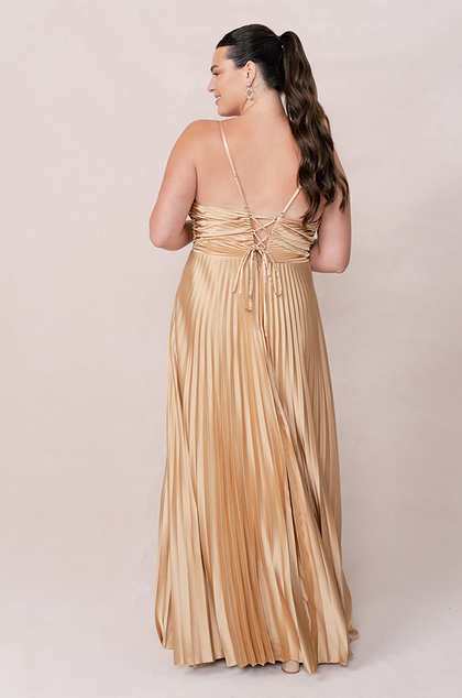 Model: Claire; Size: 18; Color: Honey Beige