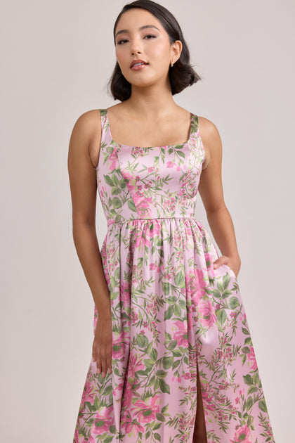 Model: Clarissa; Size: 6; Color: Perfect Pink Meadow Blooms