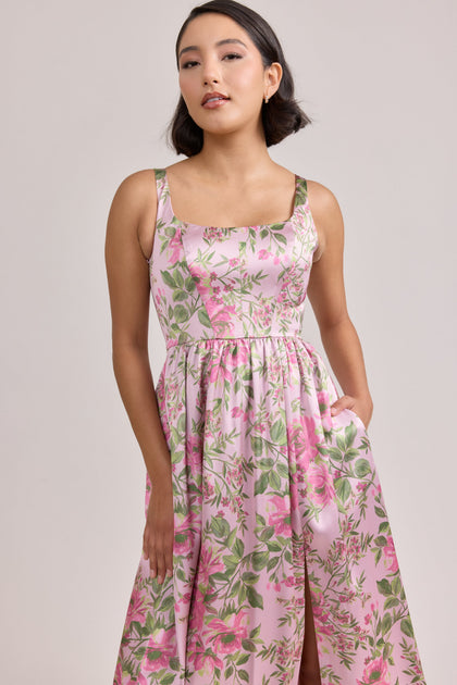 Model: Clarissa; Size: 6; Color: Perfect Pink Meadow Blooms