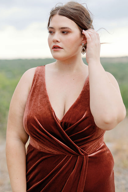 Model: Kortnie; Size: 16; Color: Rust