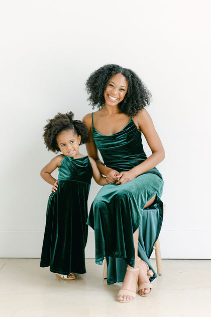 Model: Neveah; Size: 3T; Color: Classic Emerald