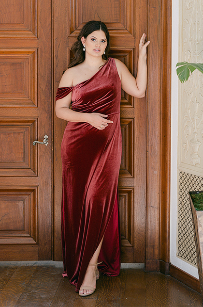 Model: Barbara; Size: 14; Color: Romantic Rose